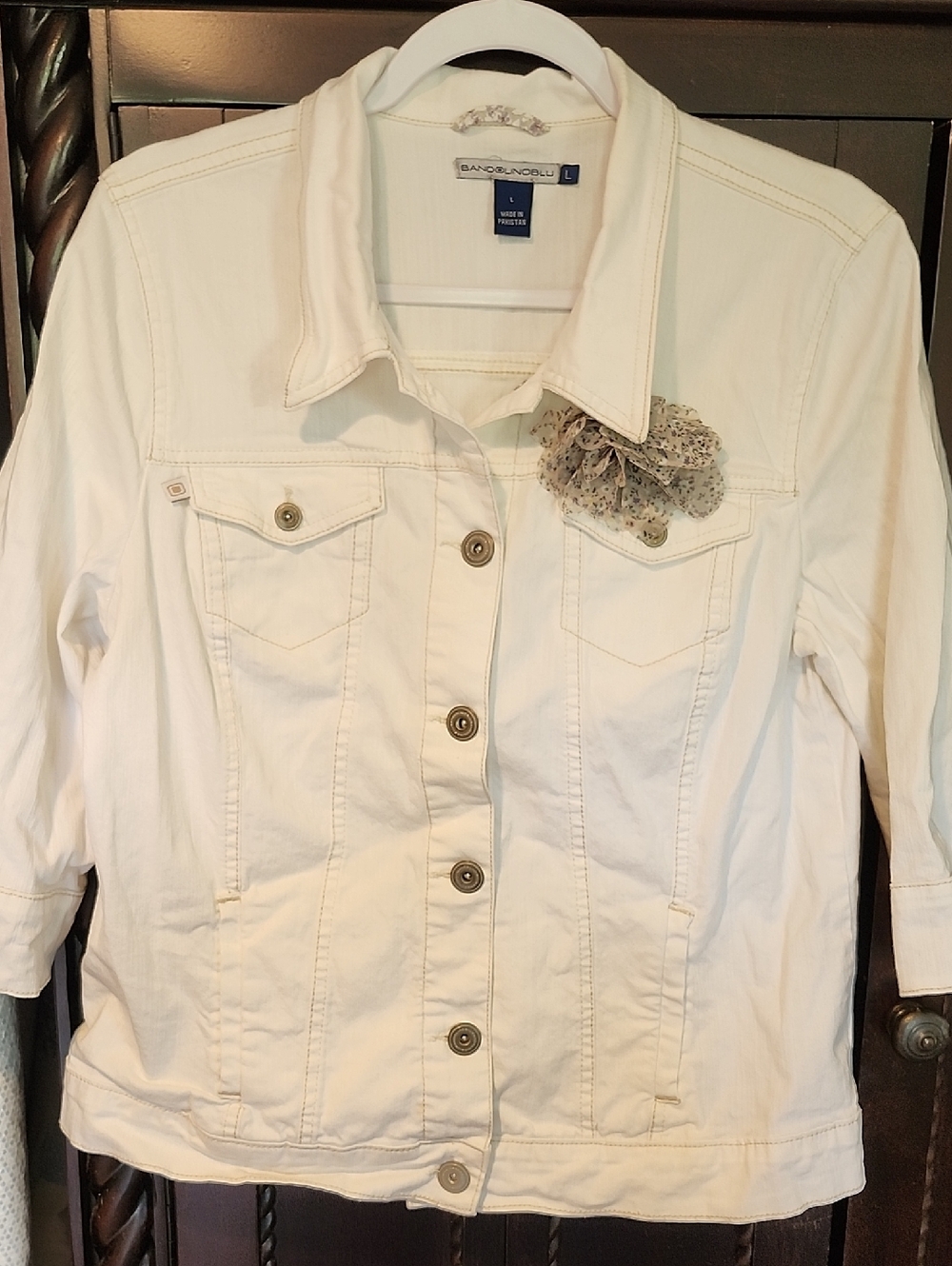 BandolinoBlu White Denim Jacket with Beige Floral Appliqué